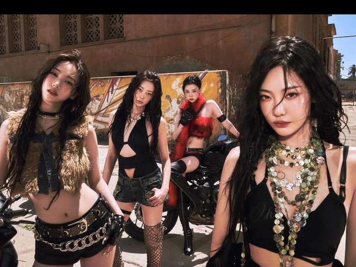 Gaya aespa di teaser foto comeback dikritik terlalu terbuka.