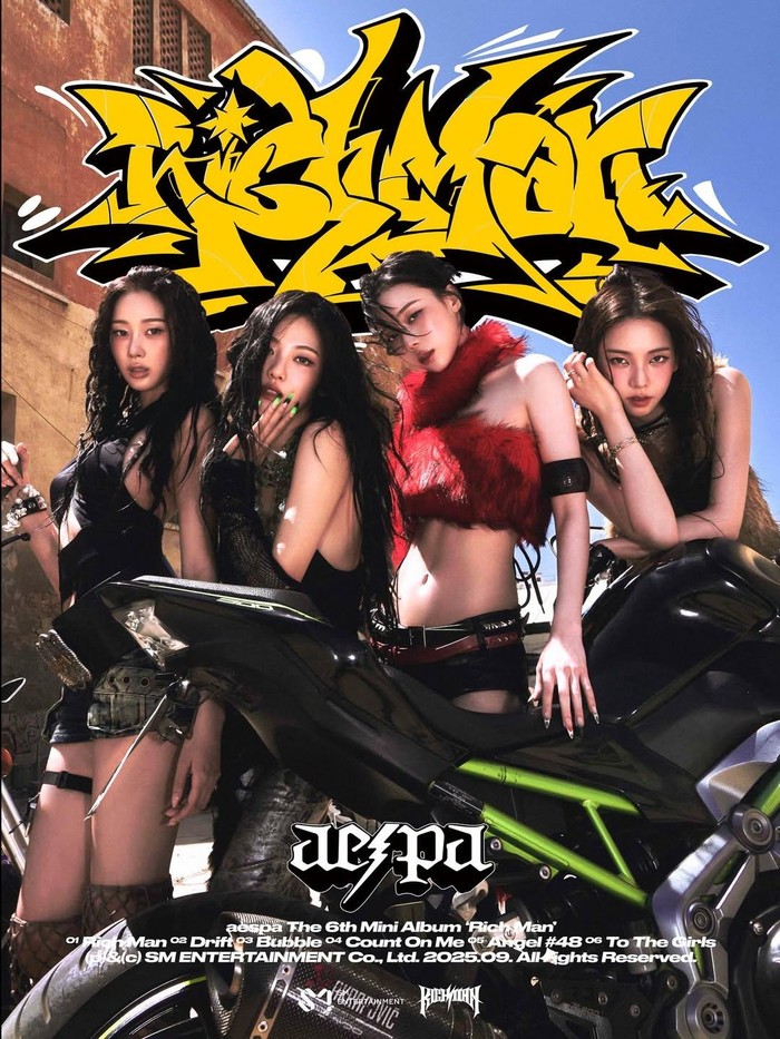 Gaya aespa di teaser foto comeback dikritik terlalu terbuka.