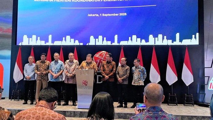 Airlangga Ajak Heningkan Cipta untuk Korban Unjuk Rasa di BEI.