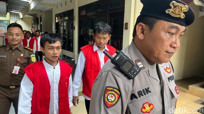 Akbar dan Daud setelah sidang tuntutan 11 Agustus 2025