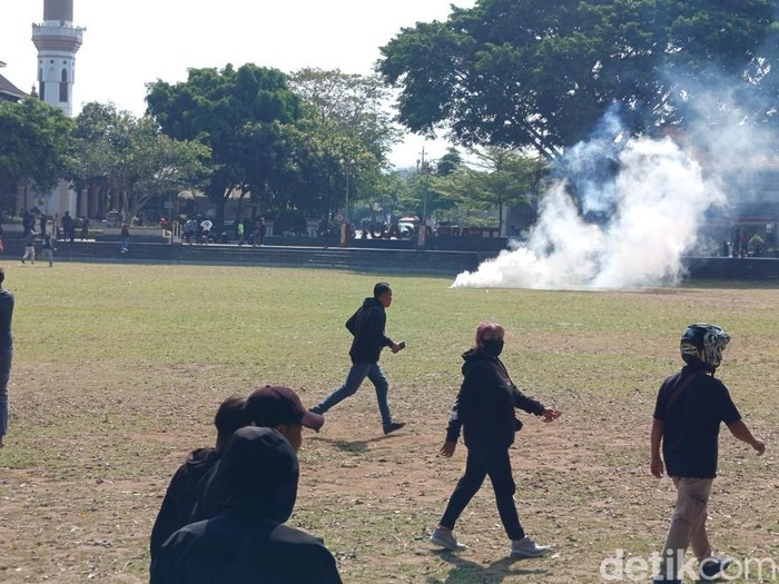 Aksi demo di depan Gedung DPRD Temanggung, Senin (1/9/2025).