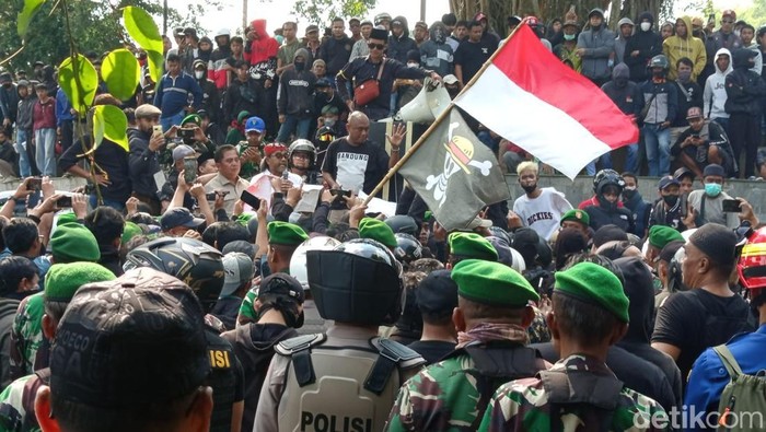 Aksi demo di depan Gedung DPRD Temanggung, Senin (1/9/2025).