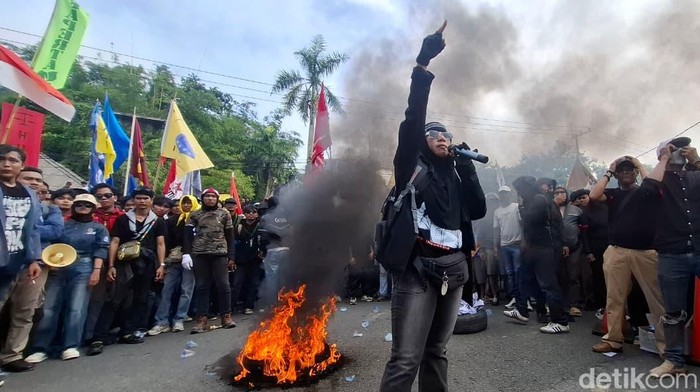 Aksi demonstrasi di Gedung DPRD Tarakan, Kaltara. Senin (1/9/2025).