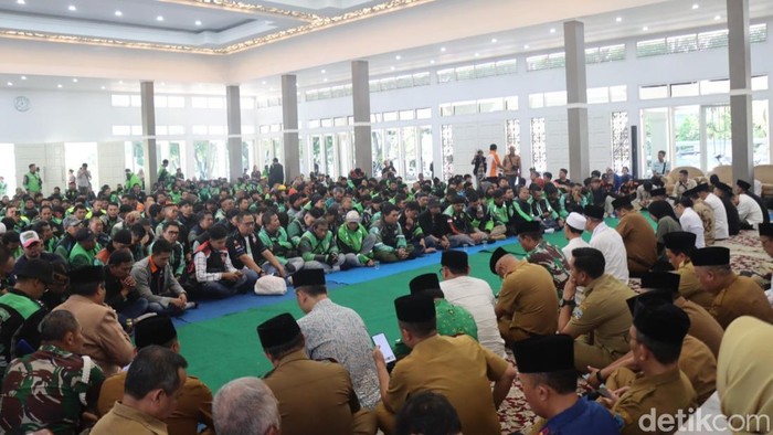 Aksi doa bersama di Pendopo Garut.