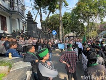 Berlangsung Singkat, Demo di DPRD Kota Malang Berjalan Damai