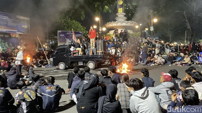 Aksi mahasiswa di Sukabumi.