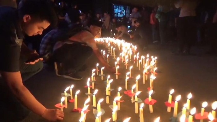 Aksi menyalakan seribu lilin di Jambi.