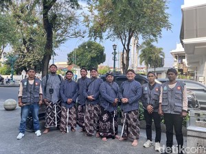 Paguyuban Lurah DIY Pakai Baju Adat Jawa Keliling Malioboro Saat Aksi, Kenapa?