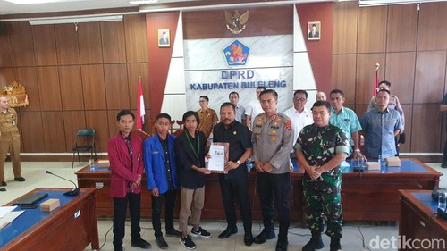 Audiensi Cipayung Buleleng di kantor DPRD Buleleng, Senin (1/9/2025). (Made Wijaya)