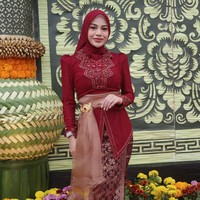 Setelah berhasil menjalani diet ketat, berat badan Aurel kini diketahui telah menginjak angka 49 kg. Hal itu diungkapkannya dalam akun TikTok saat membalas salah satu komentar yang masuk. Foto: Instagram/@aurelie.hermansyah