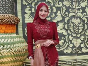 7 Foto Aurel Hermansyah Berkebaya Merah Marun, Makin Langsing Dengan BB 49 Kg