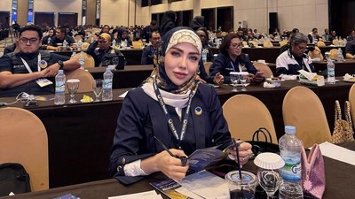 7 Gaya Bella Shofie Ngantor Jadi Anggota DPRD, Kini Pilih Mundur
