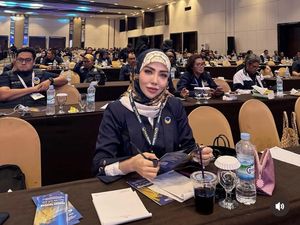 7 Gaya Bella Shofie Ngantor Jadi Anggota DPRD, Kini Pilih Mundur