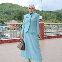 Melengkapi penampilannya, Bella Shofie kenakan heels abu-abu dipadukan dengan tas mewah Hermes warna coklat. Tampaknya yang dikenakan Bella merupakan seri Sellier Birkin 30 Bag yang harganya mencapai Rp 268 juta. Foto: Instagram/@bellashofie_rigan