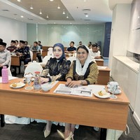 Penampilan tersebut terlihat saat hari terakhir Bella Shofie Bimtek pendalaman tugas dan fungsi dewan. Foto: Instagram/@bellashofie_rigan