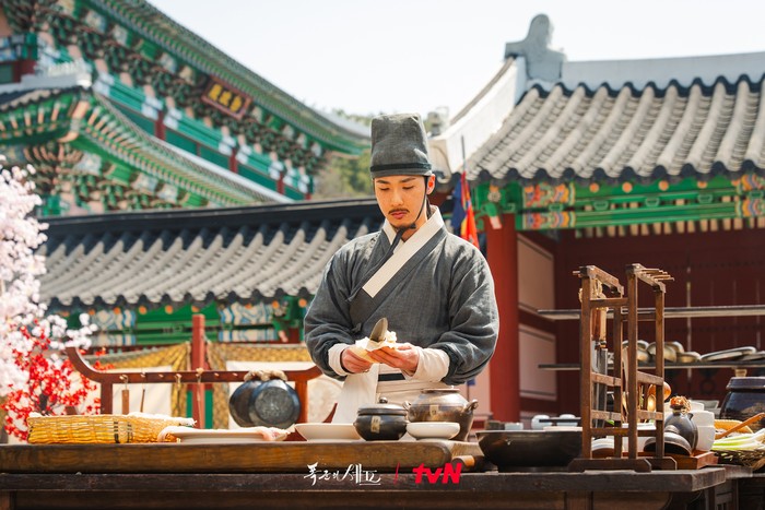 Adegan dalam drama Korea tvN 'Bon Appétit, Your Majesty'.