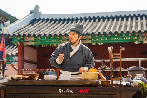 Adegan dalam drama Korea tvN 'Bon Appétit, Your Majesty'.