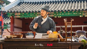 Yeon Ji Yeong melawang Um Bong Sik (Kim Kwang Gyu). (Foto: dok. tvN)