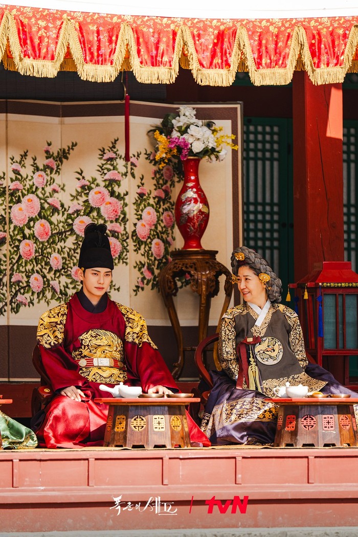 Adegan dalam drama Korea tvN 'Bon Appétit, Your Majesty'.