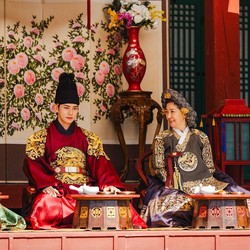Heboh Teori soal Buku Mangunrok di Bon Appetit, Your Majesty