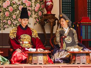 Heboh Teori soal Buku Mangunrok di Bon Appetit, Your Majesty
