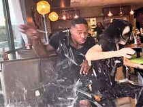 Buntut Insiden Ditabrak Mobil Saat Review, Vlogger Tuntut Resto Rp 16,5 M!