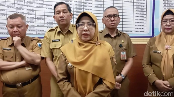 Bupati Pandeglang Raden Dewi Setiani.