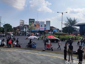 Massa Aksi Jogja Memanggil di Bundaran UGM Mulai Membubarkan Diri