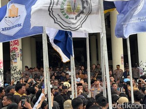 Demo di DPRD Kalbar, Gubernur Ria Norsan Ikut Temui Mahasiswa