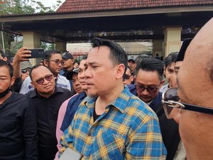 DPRD Sumsel Temui Massa, Janji Ajak Perwakilan Mahasiswa Sampaikan Aspirasi