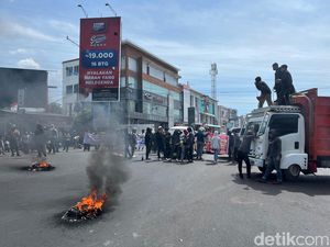Demo di Pertigaan Tello Picu Jalan Perintis Makassar Macet, Massa Sandera Truk