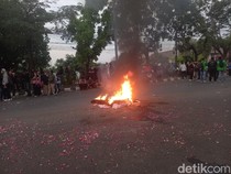 Sempat Diwarnai Bakar Ban, Aksi BEM Solo Raya Berakhir Damai