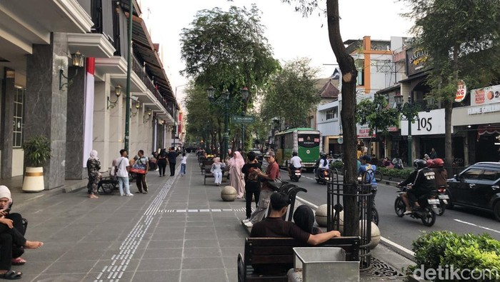 Situasi gedung DPRD DIY dan Jalan Malioboro Jogja, Senin (1/9/2025) sore.