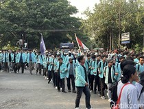 Mahasiswa Demo di DPRD Solo Wajib Pakai Almamater, Ini Alasannya