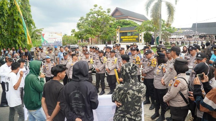 Demo massa di DPRD Kabupaten Rohul, Senin (1/9/2025) berlangsung tertib dan kondusif.