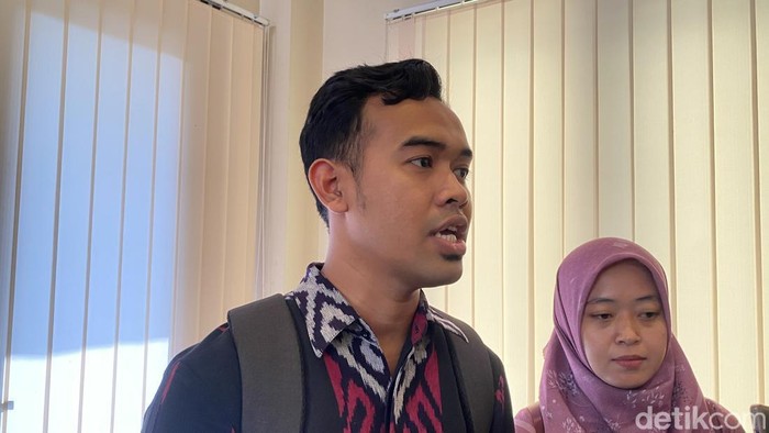 Direktur LBH Semarang, Arief Syamsuddin di Kantor Keuskupan Agung Semarang, Kecamatan Semarang Selatan, Senin (1/9/2025).