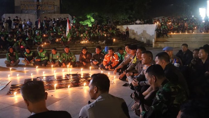 Doa bersama ojol dan polisi di Kabupaten Subang