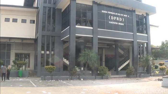 Kondisi DPRD Brebes usai kerusuhan, Senin (1/9/2025).