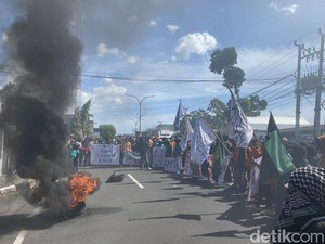 Mahasiswa Demo di Polres-DPRD Parepare Bubar Usai Ditemui Legislator