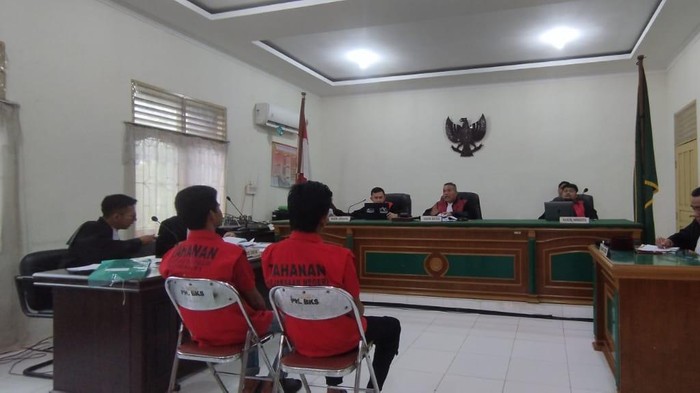 Dua terdakwa kasus penyelundupan manusia di Riau divonis 7 tahun penjara, Kamis (28/8/2025).