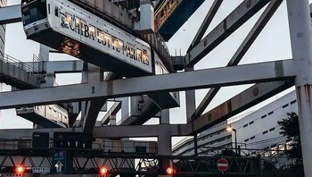 Monorail di Chiba, Tokyo. Foto: biwook via Bored Panda
