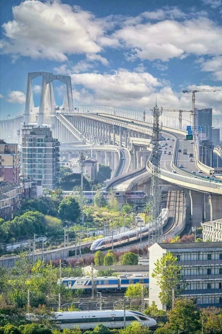 Foto Infrastruktur Brilian dan Indah di Lihat, Cantiknya! Infrastruktur yang dibangun dengan baik berikut ini membuat yang melihatnya ikut berdecak kagum. Bagus sekali.