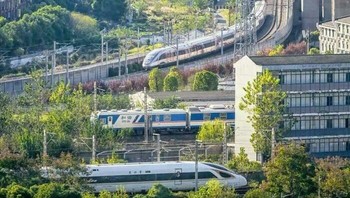 Jembatan Sungai Yangtze Wuhu, China. Foto: straightdge via Bored Panda