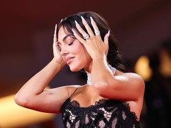 Video: Gaya Georgina Pamer Cincin Pertunangan dengan Ronaldo di Red Carpet