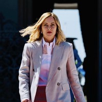 “Saya muak dengan apa yang terjadi, dan saya ingin menyampaikan solidaritas serta dukungan kepada semua perempuan yang telah dihina, dilecehkan, dan dilanggar privasinya oleh pengelola forum maupun para penggunanya. Menyedihkan melihat bahwa di tahun 2025, masih ada pihak yang menganggap normal dan sah untuk menginjak-injak martabat perempuan, melontarkan hinaan seksis dan vulgar, sambil berlindung di balik anonim atau sebuah keyboard,” tegas wanita 48 tahun itu. Foto: dok. Instagram @giorgiameloni