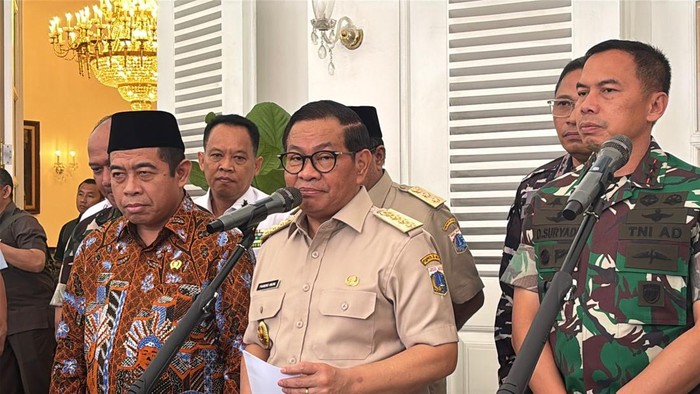 Gubernur DKI Jakarta Pramono Anung (tengah)-(Belia/detikcom)