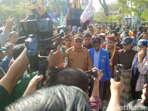 Mahasiswa Demo di DPRD NTT, Desak Sahkan RUU Perampasan Aset