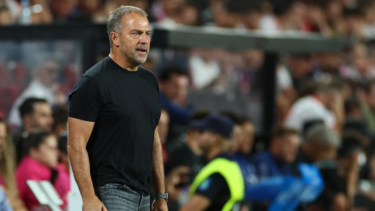 Hansi Flick mengakui Barcelona memang tidak pantas menang atas Rayo Vallecano. (Foto: REUTERS/Isabel Infantes)
