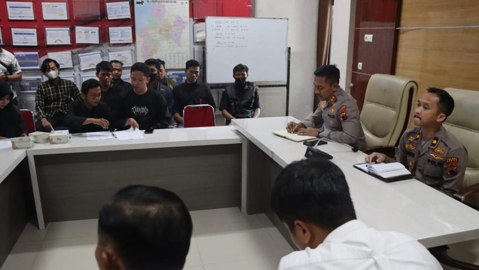 Himpunan Mahasiswa Islam (HMI) Kabupaten Demak menggelar audiensi dengan Kapolres Demak, AKBP Ari Cahya Nugraha. (Dok istimewa).