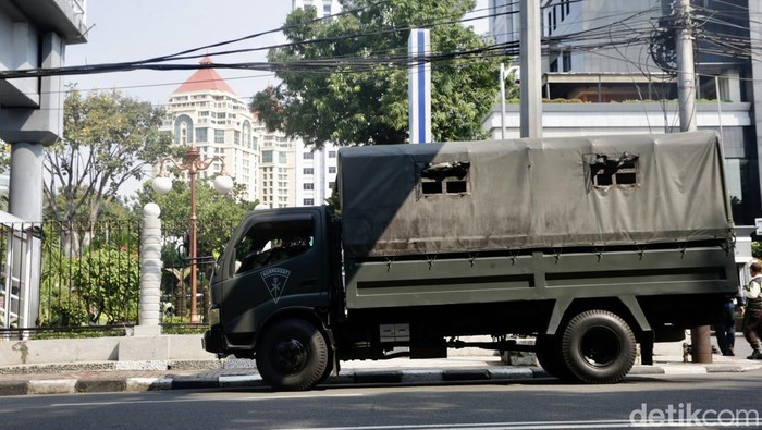 Imbas Demo, Kemenkeu Dijaga Kopasgat TNI Sejumlah prajurit Kopasgat TNI AU berjaga di Gedung Kementerian Keuangan, Jakarta, Senin (1/9/2025). Mereka tampak apel sejak pagi dengan perlengkapan lengkap.